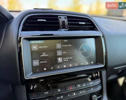 Ягуар Ф-Пейс 2017 у Києві на Automoto.ua Сірий Ягуар Ф-Пейс, об'ємом двигуна 2 л та пробігом 62 тис. км за 26990 $, фото 29 на Automoto.ua