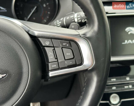 Серый Ягуар Ф-Пейс, объемом двигателя 3 л и пробегом 109 тыс. км за 20990 $, фото 27 на Automoto.ua
