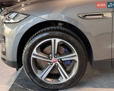 Серый Ягуар Ф-Пейс, объемом двигателя 2.99 л и пробегом 161 тыс. км за 25990 $, фото 7 на Automoto.ua
