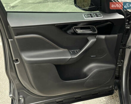 Сірий Ягуар Ф-Пейс, об'ємом двигуна 3 л та пробігом 108 тис. км за 19999 $, фото 16 на Automoto.ua