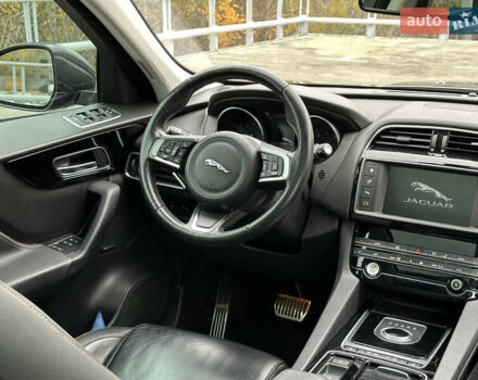 Сірий Ягуар Ф-Пейс, об'ємом двигуна 3 л та пробігом 108 тис. км за 19999 $, фото 13 на Automoto.ua