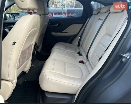 Серый Ягуар Ф-Пейс, объемом двигателя 2 л и пробегом 164 тыс. км за 25400 $, фото 7 на Automoto.ua