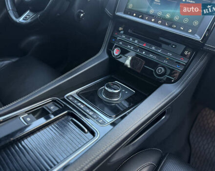 Серый Ягуар Ф-Пейс, объемом двигателя 3 л и пробегом 39 тыс. км за 33000 $, фото 15 на Automoto.ua