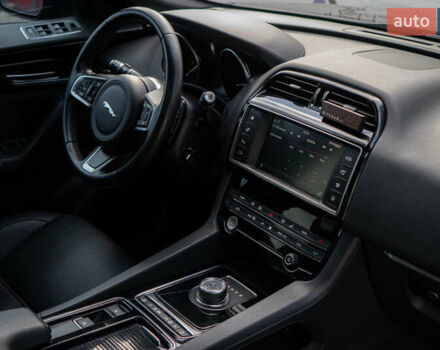 Сірий Ягуар Ф-Пейс, об'ємом двигуна 2 л та пробігом 58 тис. км за 27500 $, фото 33 на Automoto.ua