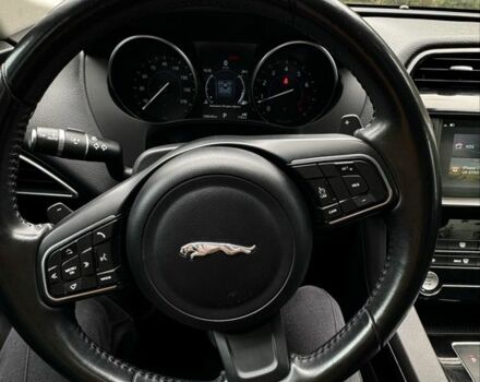 Серый Ягуар Ф-Пейс, объемом двигателя 2 л и пробегом 108 тыс. км за 19700 $, фото 5 на Automoto.ua