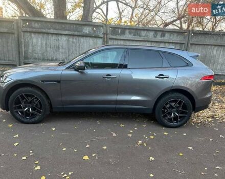 Серый Ягуар Ф-Пейс, объемом двигателя 2 л и пробегом 108 тыс. км за 31500 $, фото 5 на Automoto.ua