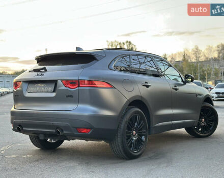 Серый Ягуар Ф-Пейс, объемом двигателя 2 л и пробегом 80 тыс. км за 28000 $, фото 1 на Automoto.ua