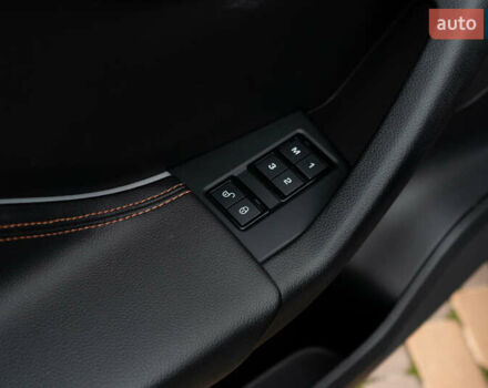 Сірий Ягуар Ф-Пейс, об'ємом двигуна 2 л та пробігом 58 тис. км за 27500 $, фото 44 на Automoto.ua