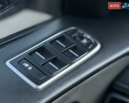 Серый Ягуар Ф-Пейс, объемом двигателя 3 л и пробегом 39 тыс. км за 33000 $, фото 24 на Automoto.ua