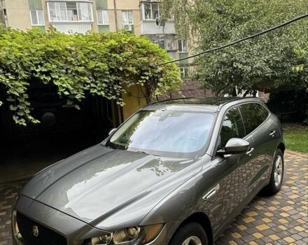 Серый Ягуар Ф-Пейс, объемом двигателя 2 л и пробегом 108 тыс. км за 19700 $, фото 2 на Automoto.ua