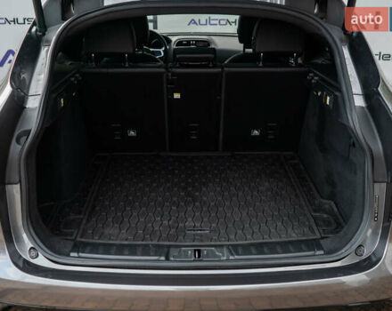 Сірий Ягуар Ф-Пейс, об'ємом двигуна 2 л та пробігом 58 тис. км за 27500 $, фото 22 на Automoto.ua