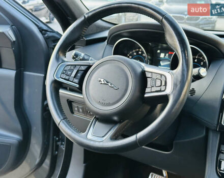 Серый Ягуар Ф-Пейс, объемом двигателя 2 л и пробегом 80 тыс. км за 28000 $, фото 21 на Automoto.ua