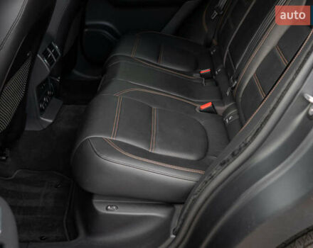 Сірий Ягуар Ф-Пейс, об'ємом двигуна 2 л та пробігом 58 тис. км за 27500 $, фото 48 на Automoto.ua