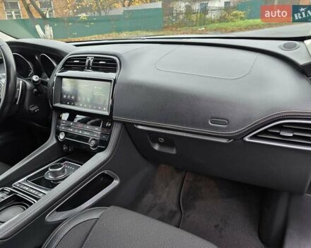 Серый Ягуар Ф-Пейс, объемом двигателя 2 л и пробегом 101 тыс. км за 25900 $, фото 38 на Automoto.ua