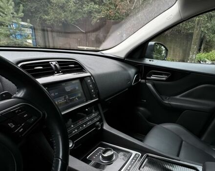 Серый Ягуар Ф-Пейс, объемом двигателя 2 л и пробегом 108 тыс. км за 19700 $, фото 4 на Automoto.ua