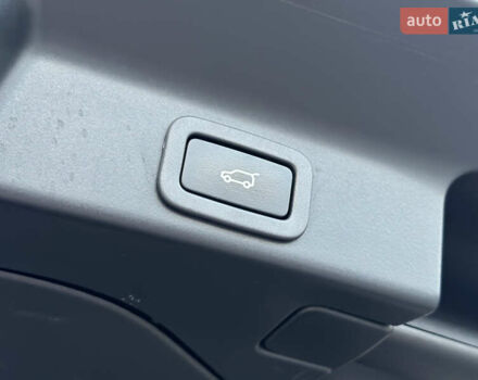 Серый Ягуар Ф-Пейс, объемом двигателя 2 л и пробегом 80 тыс. км за 28000 $, фото 10 на Automoto.ua