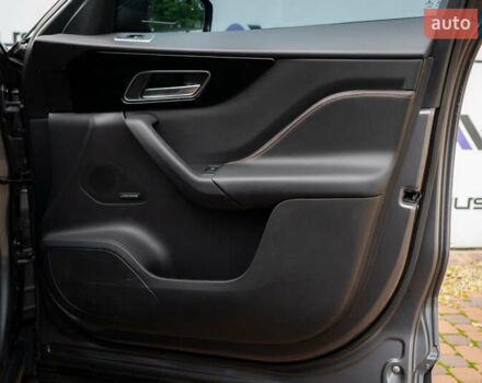 Сірий Ягуар Ф-Пейс, об'ємом двигуна 2 л та пробігом 58 тис. км за 27500 $, фото 56 на Automoto.ua