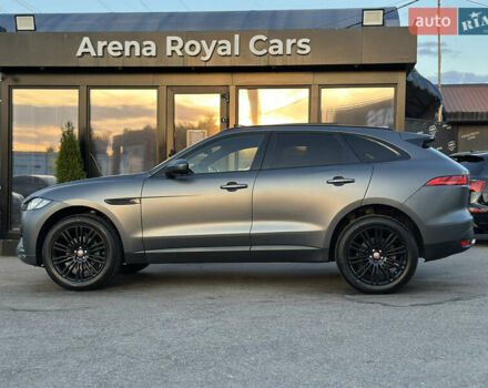 Серый Ягуар Ф-Пейс, объемом двигателя 2 л и пробегом 80 тыс. км за 28000 $, фото 4 на Automoto.ua