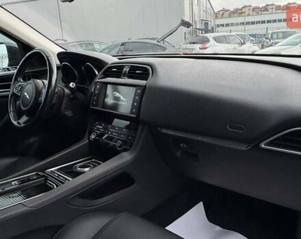 Сірий Ягуар Ф-Пейс, об'ємом двигуна 2 л та пробігом 108 тис. км за 22000 $, фото 10 на Automoto.ua