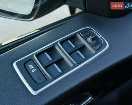 Серый Ягуар Ф-Пейс, объемом двигателя 2 л и пробегом 80 тыс. км за 28000 $, фото 27 на Automoto.ua