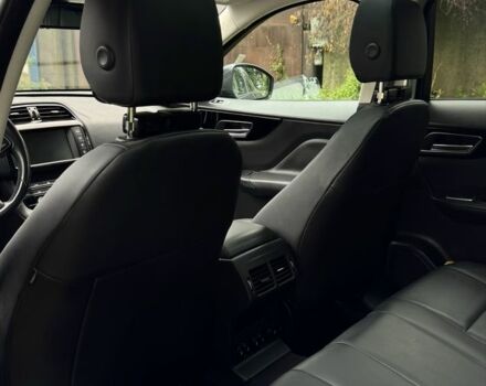 Серый Ягуар Ф-Пейс, объемом двигателя 2 л и пробегом 108 тыс. км за 19700 $, фото 6 на Automoto.ua