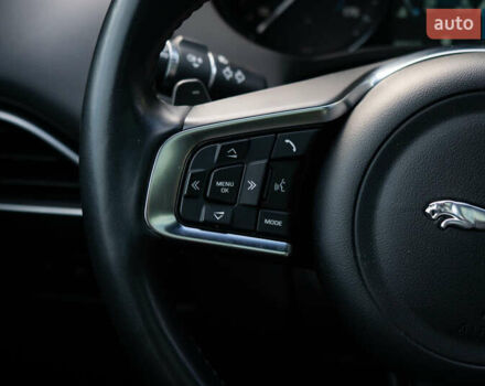 Сірий Ягуар Ф-Пейс, об'ємом двигуна 2 л та пробігом 58 тис. км за 27500 $, фото 31 на Automoto.ua