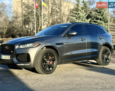 Серый Ягуар Ф-Пейс, объемом двигателя 3 л и пробегом 39 тыс. км за 33000 $, фото 2 на Automoto.ua