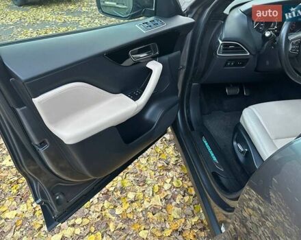 Серый Ягуар Ф-Пейс, объемом двигателя 2 л и пробегом 108 тыс. км за 31500 $, фото 10 на Automoto.ua