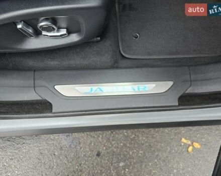 Серый Ягуар Ф-Пейс, объемом двигателя 2 л и пробегом 101 тыс. км за 25900 $, фото 37 на Automoto.ua