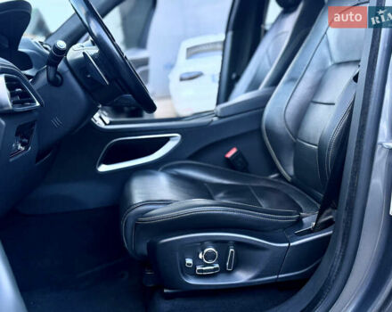 Серый Ягуар Ф-Пейс, объемом двигателя 3 л и пробегом 39 тыс. км за 33000 $, фото 8 на Automoto.ua