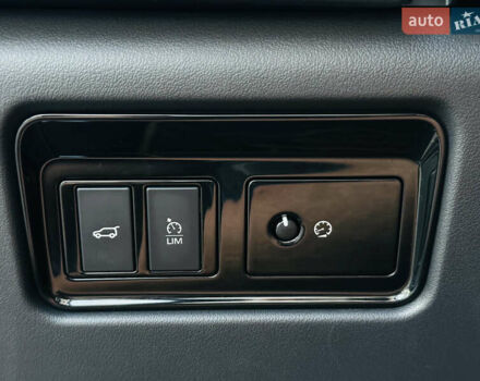 Серый Ягуар Ф-Пейс, объемом двигателя 2 л и пробегом 80 тыс. км за 28000 $, фото 37 на Automoto.ua