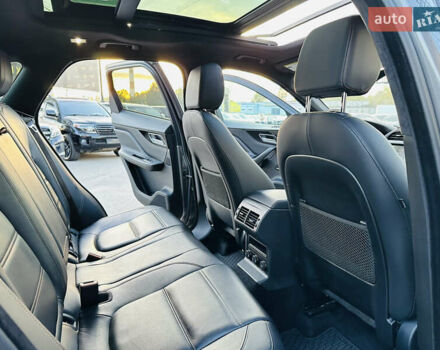 Серый Ягуар Ф-Пейс, объемом двигателя 2 л и пробегом 80 тыс. км за 28000 $, фото 18 на Automoto.ua