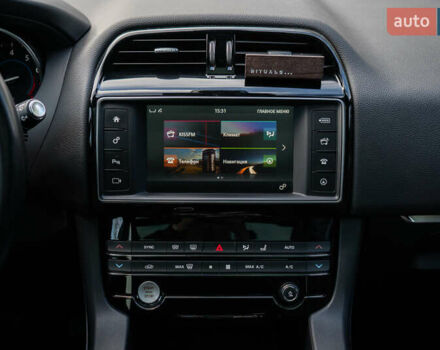 Сірий Ягуар Ф-Пейс, об'ємом двигуна 2 л та пробігом 58 тис. км за 27500 $, фото 36 на Automoto.ua