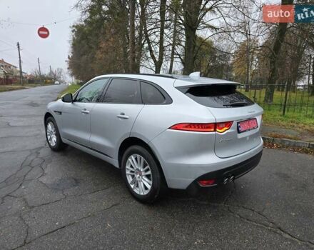 Серый Ягуар Ф-Пейс, объемом двигателя 2 л и пробегом 101 тыс. км за 25900 $, фото 7 на Automoto.ua
