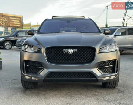 Серый Ягуар Ф-Пейс, объемом двигателя 2 л и пробегом 80 тыс. км за 28000 $, фото 6 на Automoto.ua