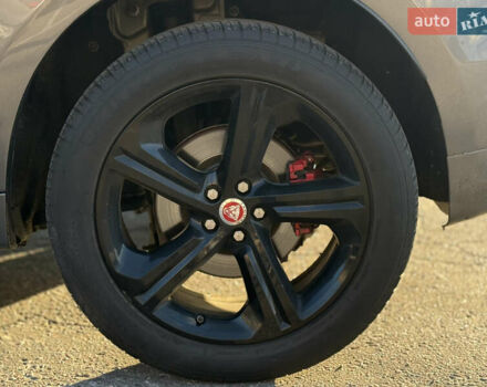 Серый Ягуар Ф-Пейс, объемом двигателя 3 л и пробегом 39 тыс. км за 33000 $, фото 31 на Automoto.ua