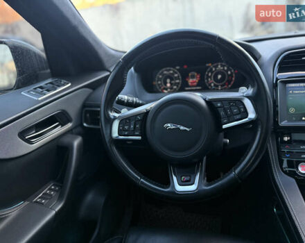 Серый Ягуар Ф-Пейс, объемом двигателя 3 л и пробегом 39 тыс. км за 33000 $, фото 19 на Automoto.ua