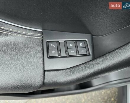 Серый Ягуар Ф-Пейс, объемом двигателя 2 л и пробегом 101 тыс. км за 25900 $, фото 21 на Automoto.ua