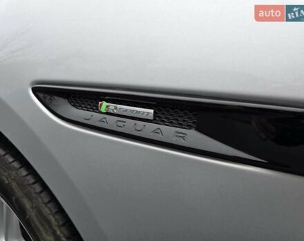 Серый Ягуар Ф-Пейс, объемом двигателя 2 л и пробегом 101 тыс. км за 25900 $, фото 6 на Automoto.ua