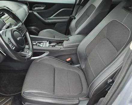 Серый Ягуар Ф-Пейс, объемом двигателя 2 л и пробегом 101 тыс. км за 25900 $, фото 27 на Automoto.ua