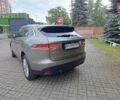 Серый Ягуар Ф-Пейс, объемом двигателя 2 л и пробегом 95 тыс. км за 36800 $, фото 3 на Automoto.ua