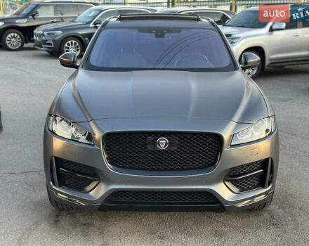 Серый Ягуар Ф-Пейс, объемом двигателя 2 л и пробегом 80 тыс. км за 28000 $, фото 7 на Automoto.ua