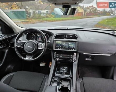 Серый Ягуар Ф-Пейс, объемом двигателя 2 л и пробегом 101 тыс. км за 25900 $, фото 40 на Automoto.ua