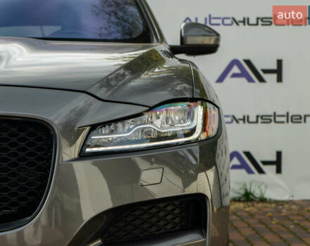 Сірий Ягуар Ф-Пейс, об'ємом двигуна 2 л та пробігом 58 тис. км за 27500 $, фото 24 на Automoto.ua