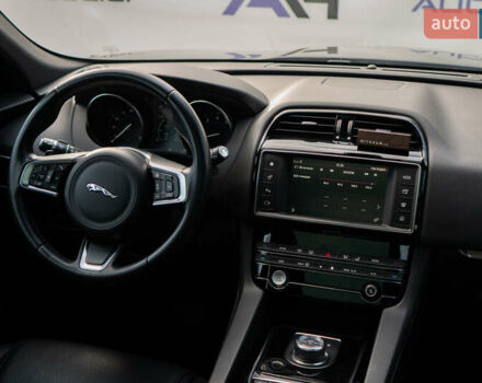 Сірий Ягуар Ф-Пейс, об'ємом двигуна 2 л та пробігом 58 тис. км за 27500 $, фото 29 на Automoto.ua