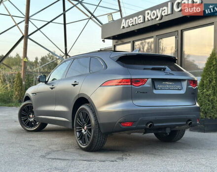 Серый Ягуар Ф-Пейс, объемом двигателя 2 л и пробегом 80 тыс. км за 28000 $, фото 3 на Automoto.ua