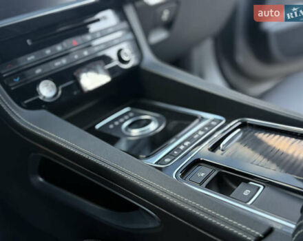 Серый Ягуар Ф-Пейс, объемом двигателя 3 л и пробегом 39 тыс. км за 33000 $, фото 14 на Automoto.ua