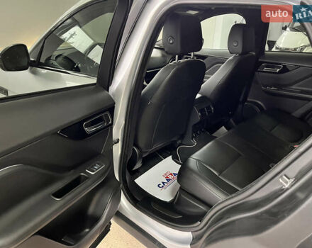 Сірий Ягуар Ф-Пейс, об'ємом двигуна 2 л та пробігом 73 тис. км за 25590 $, фото 37 на Automoto.ua