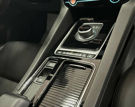 Сірий Ягуар Ф-Пейс, об'ємом двигуна 2 л та пробігом 73 тис. км за 25590 $, фото 36 на Automoto.ua