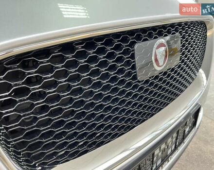 Сірий Ягуар Ф-Пейс, об'ємом двигуна 2 л та пробігом 73 тис. км за 25590 $, фото 7 на Automoto.ua